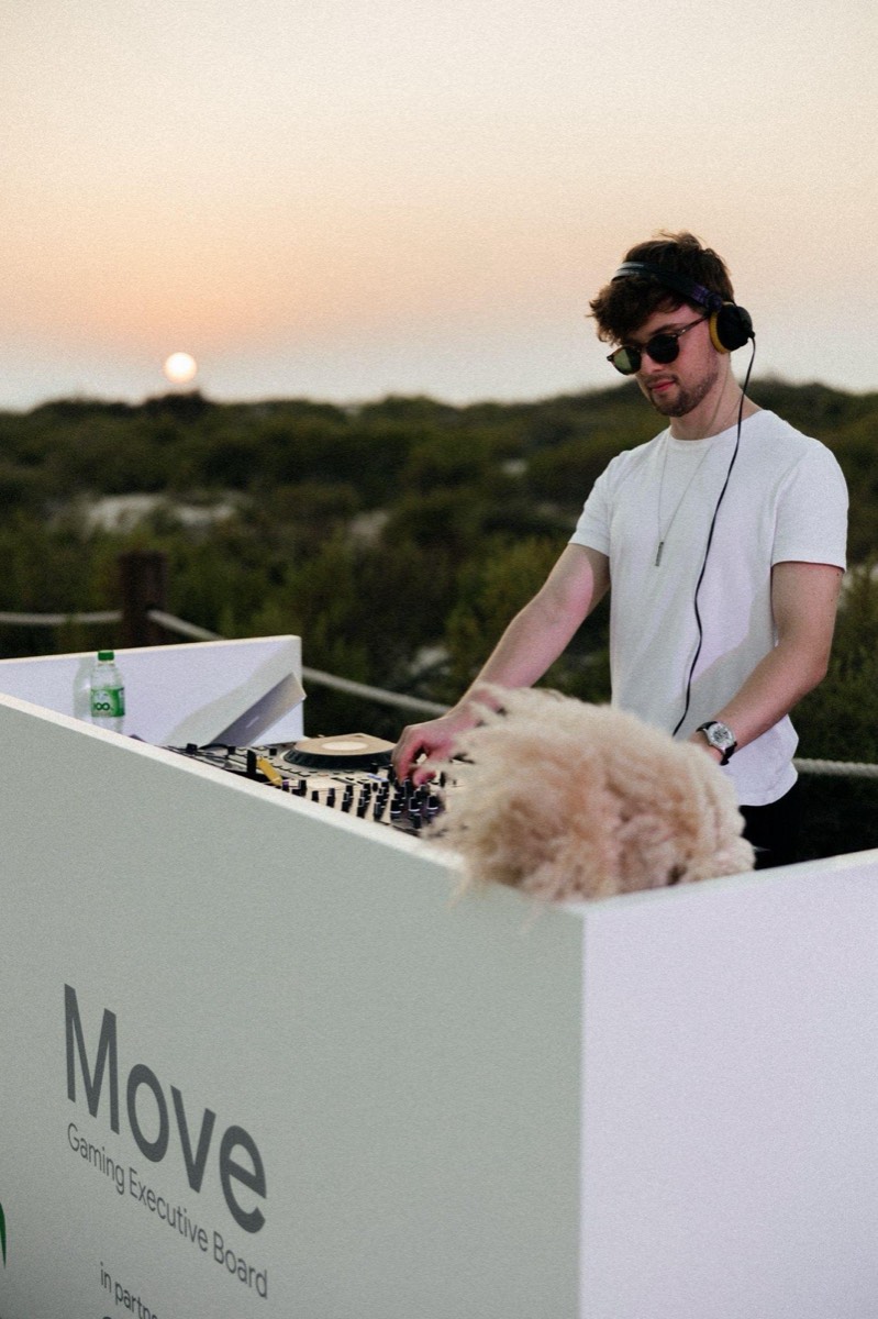 Ray Ro playing at Google × Abu Dhabi Gaming, Move 2025