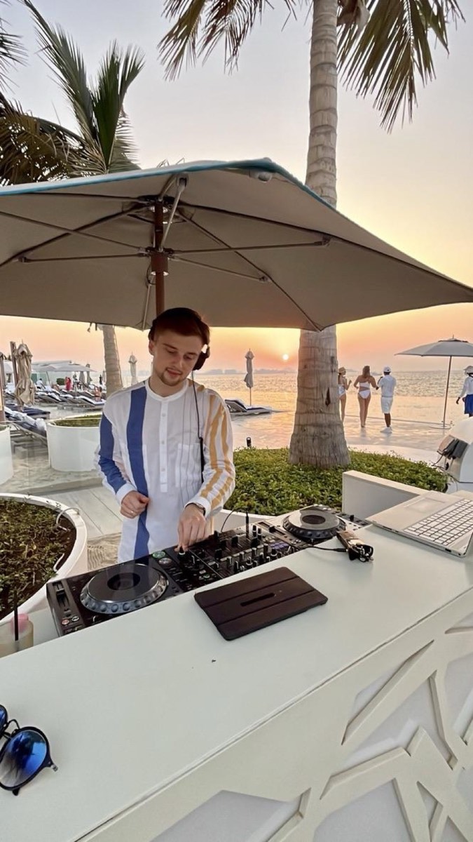 Ray Ro playing a sunset session at SAL, Burj Al Arab